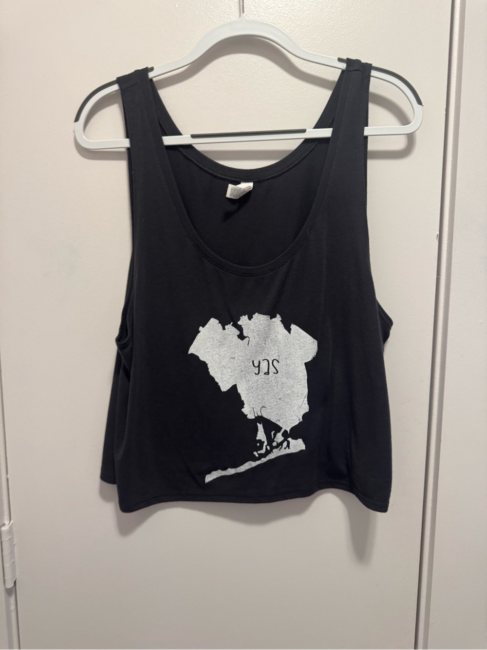 Women's L/XL Gray Cropped
Racerback Tank Top w/ Gray State
"Yas Queen" by Bella